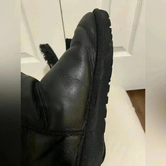 UGG Australia Classic Zip Black Leather Boots size 6 - Picture 12 of 14